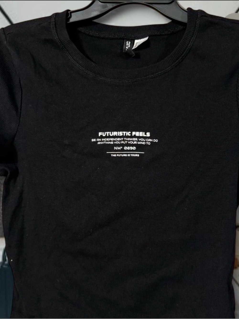 H&M “Futuristic Feels”  Black ribbed t shirt sz Large